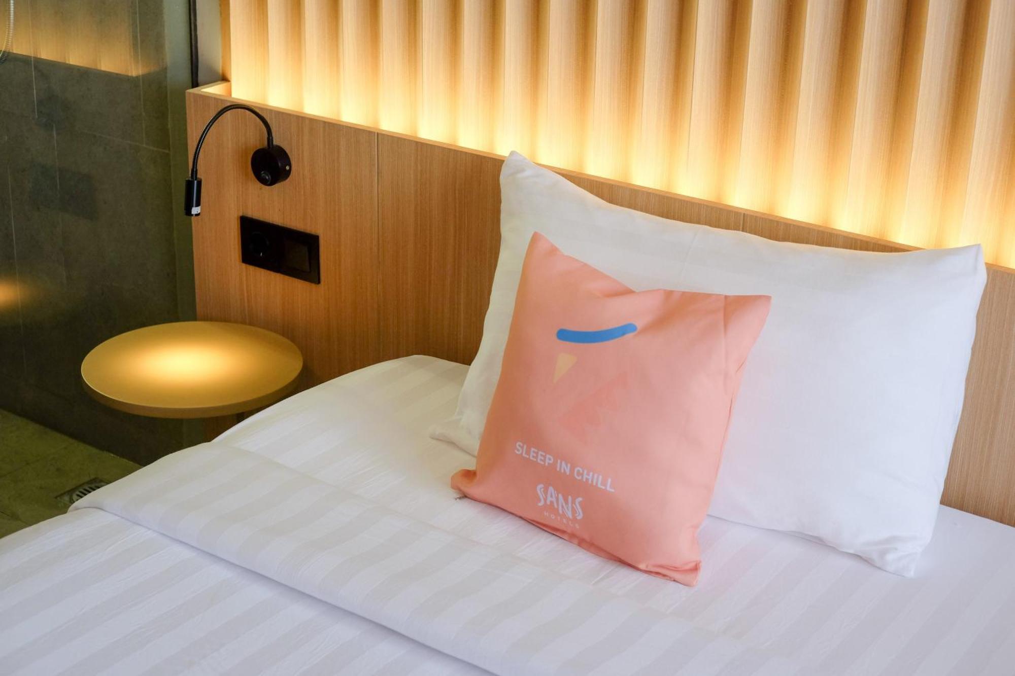Sans Hotel Rg Living Jogja By Reddoorz Pakualaman Dış mekan fotoğraf