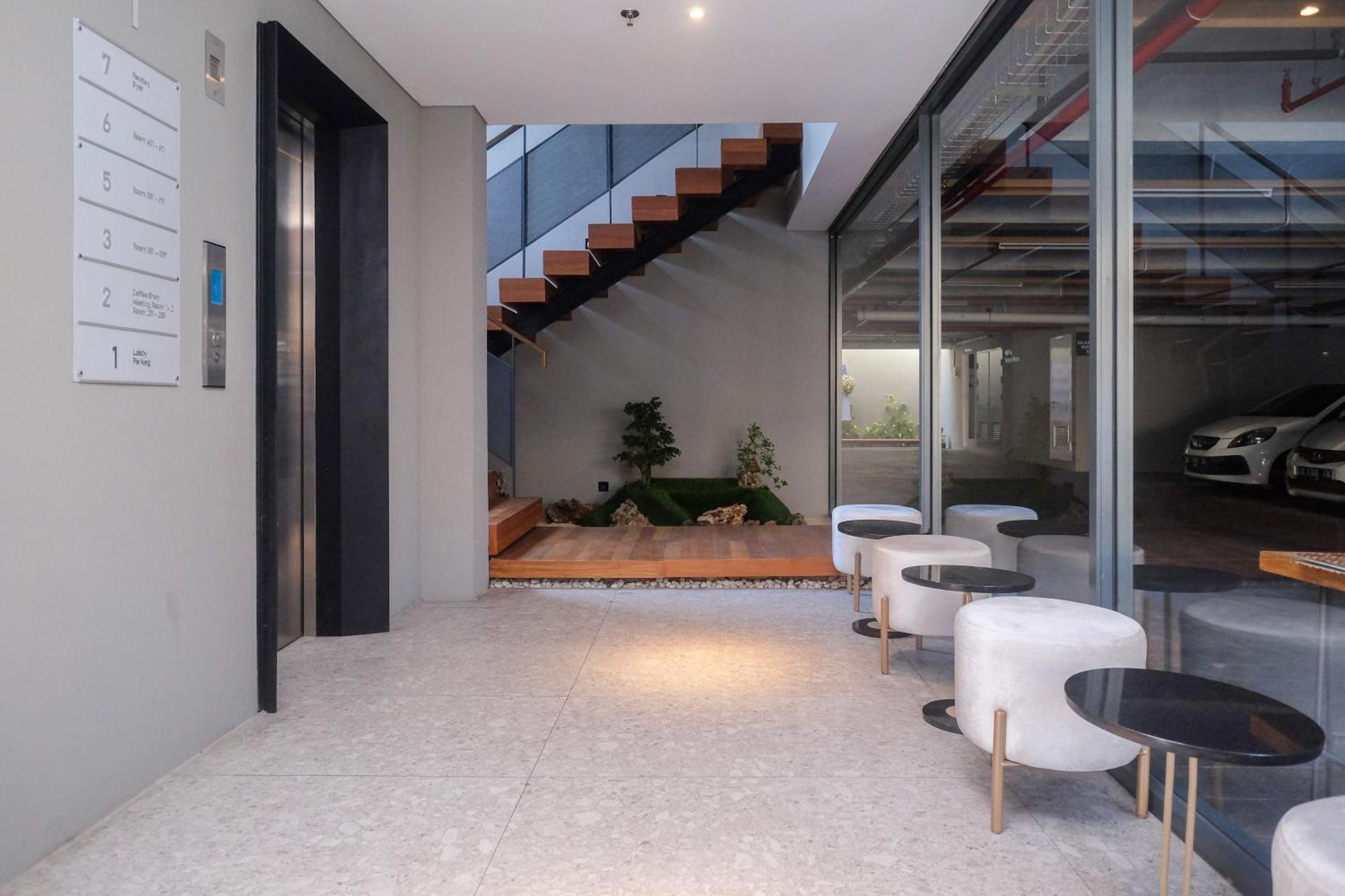 Sans Hotel Rg Living Jogja By Reddoorz Pakualaman Dış mekan fotoğraf