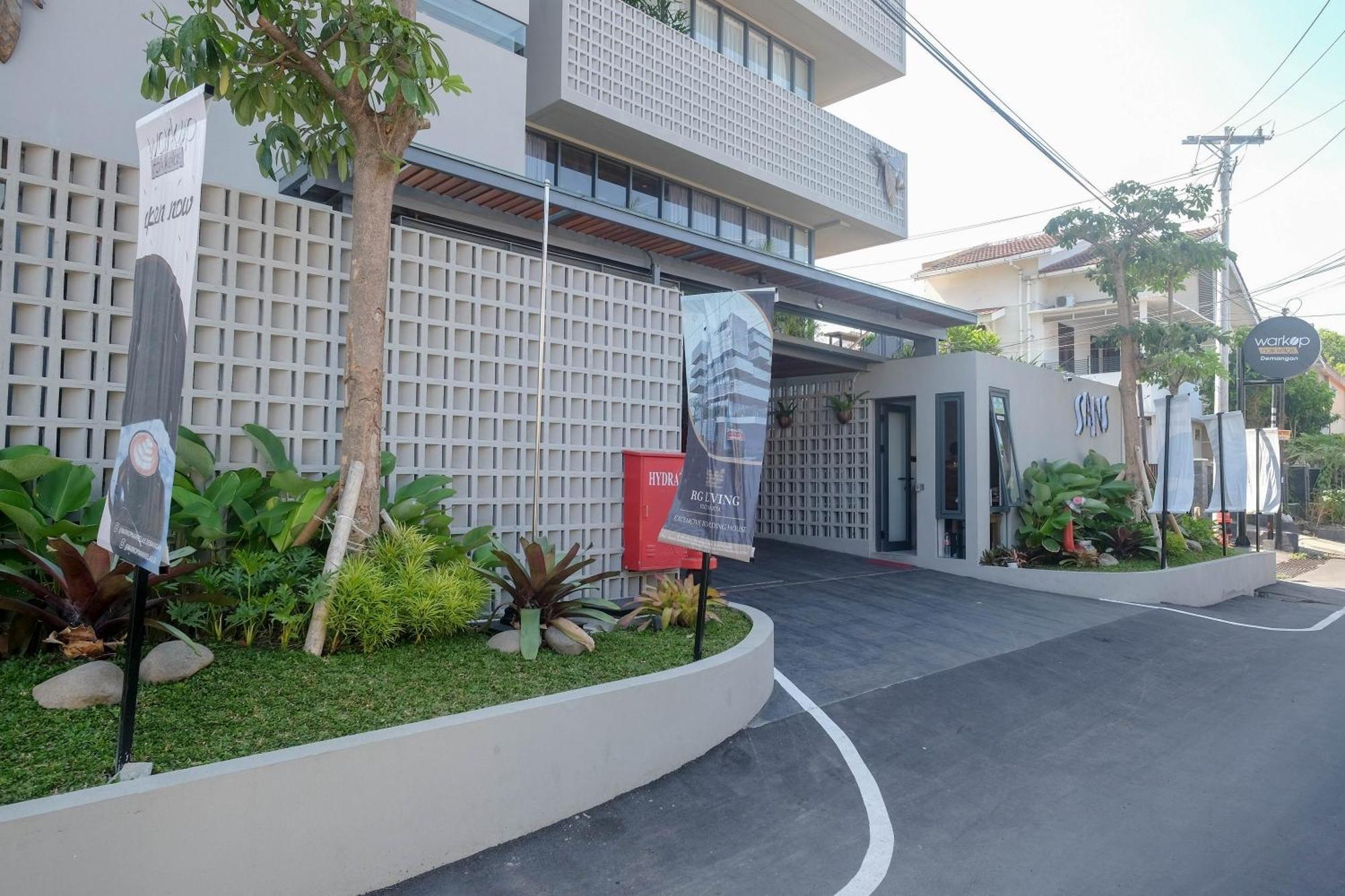 Sans Hotel Rg Living Jogja By Reddoorz Pakualaman Dış mekan fotoğraf