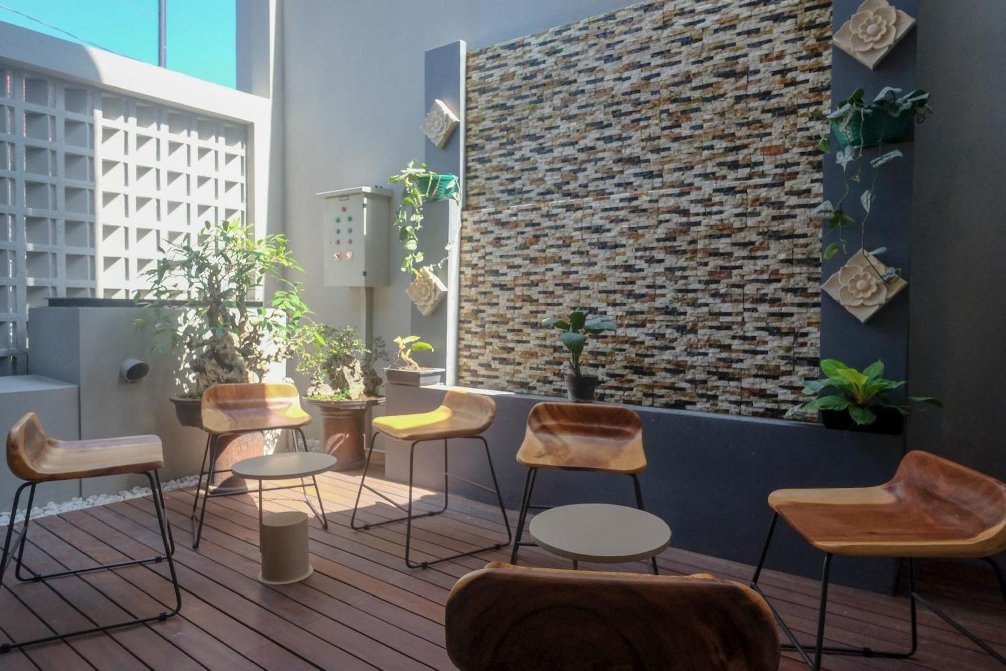 Sans Hotel Rg Living Jogja By Reddoorz Pakualaman Dış mekan fotoğraf