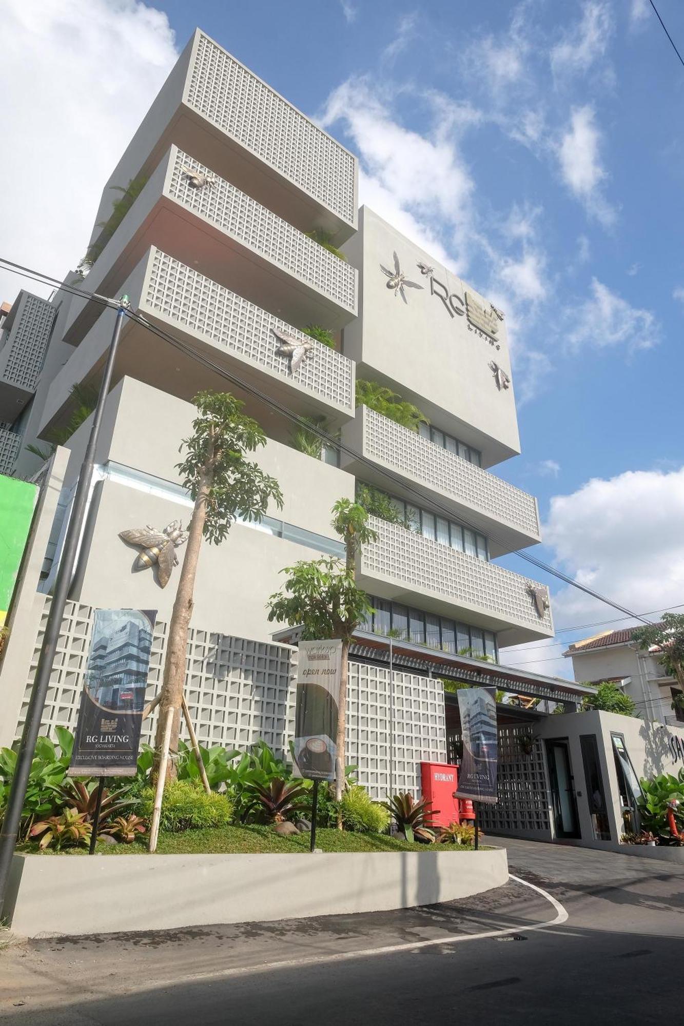 Sans Hotel Rg Living Jogja By Reddoorz Pakualaman Dış mekan fotoğraf
