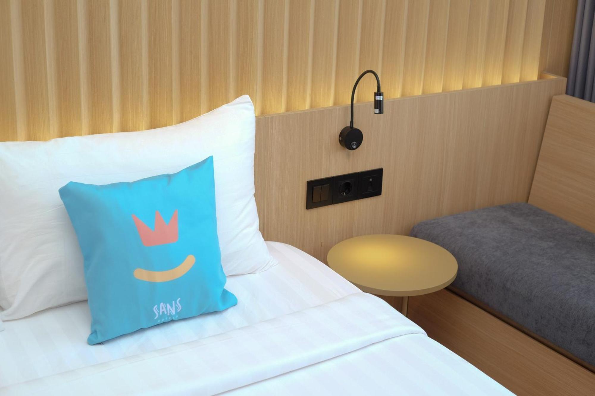 Sans Hotel Rg Living Jogja By Reddoorz Pakualaman Dış mekan fotoğraf