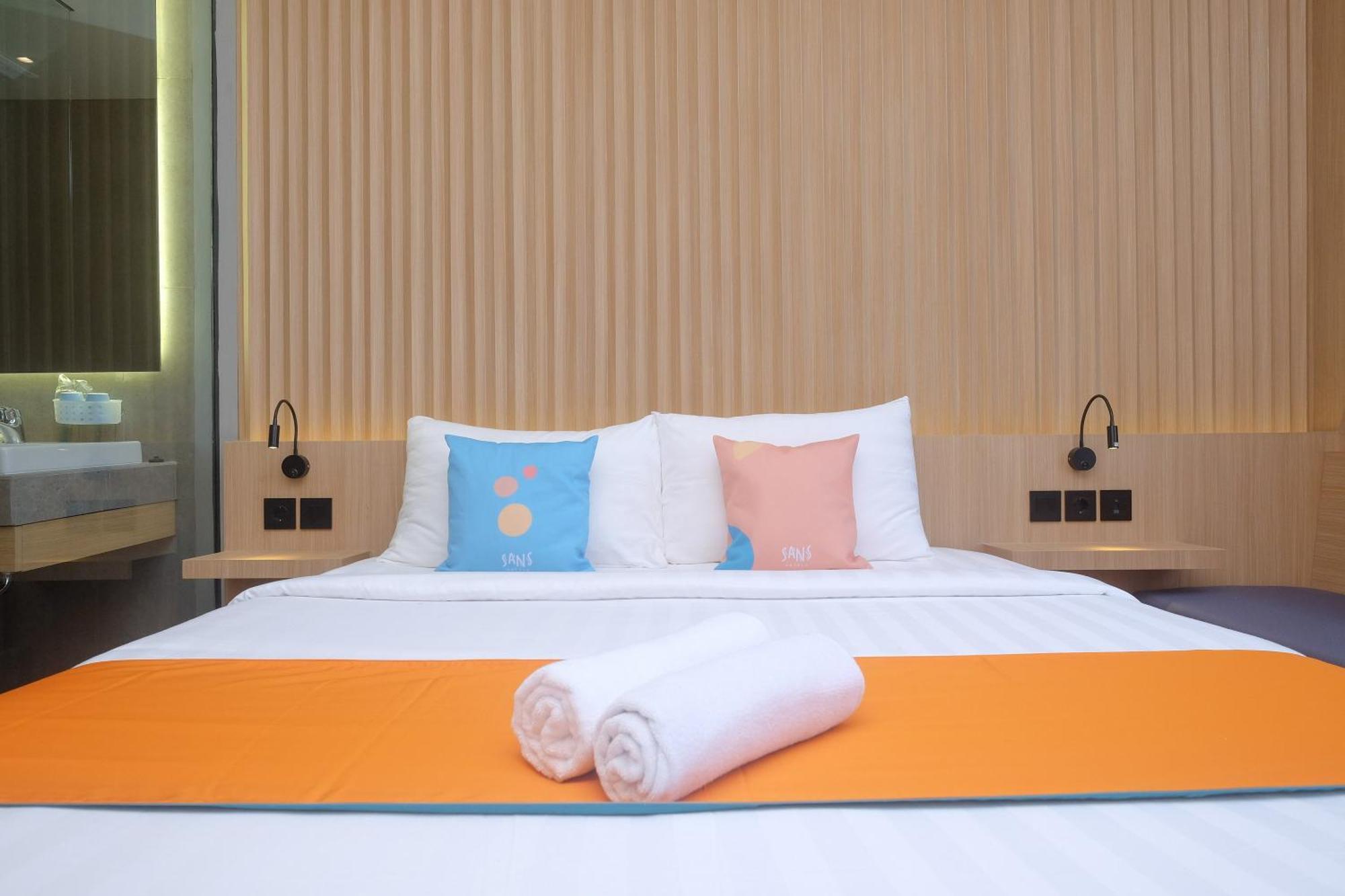 Sans Hotel Rg Living Jogja By Reddoorz Pakualaman Dış mekan fotoğraf